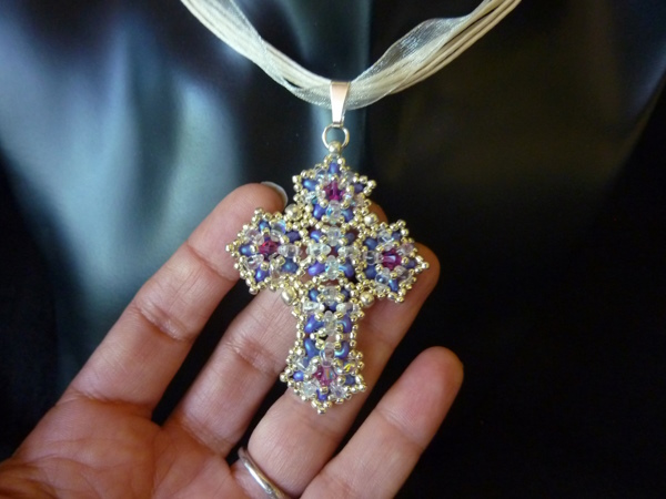 Free Beading Pattern: Ornate Cross Pendant