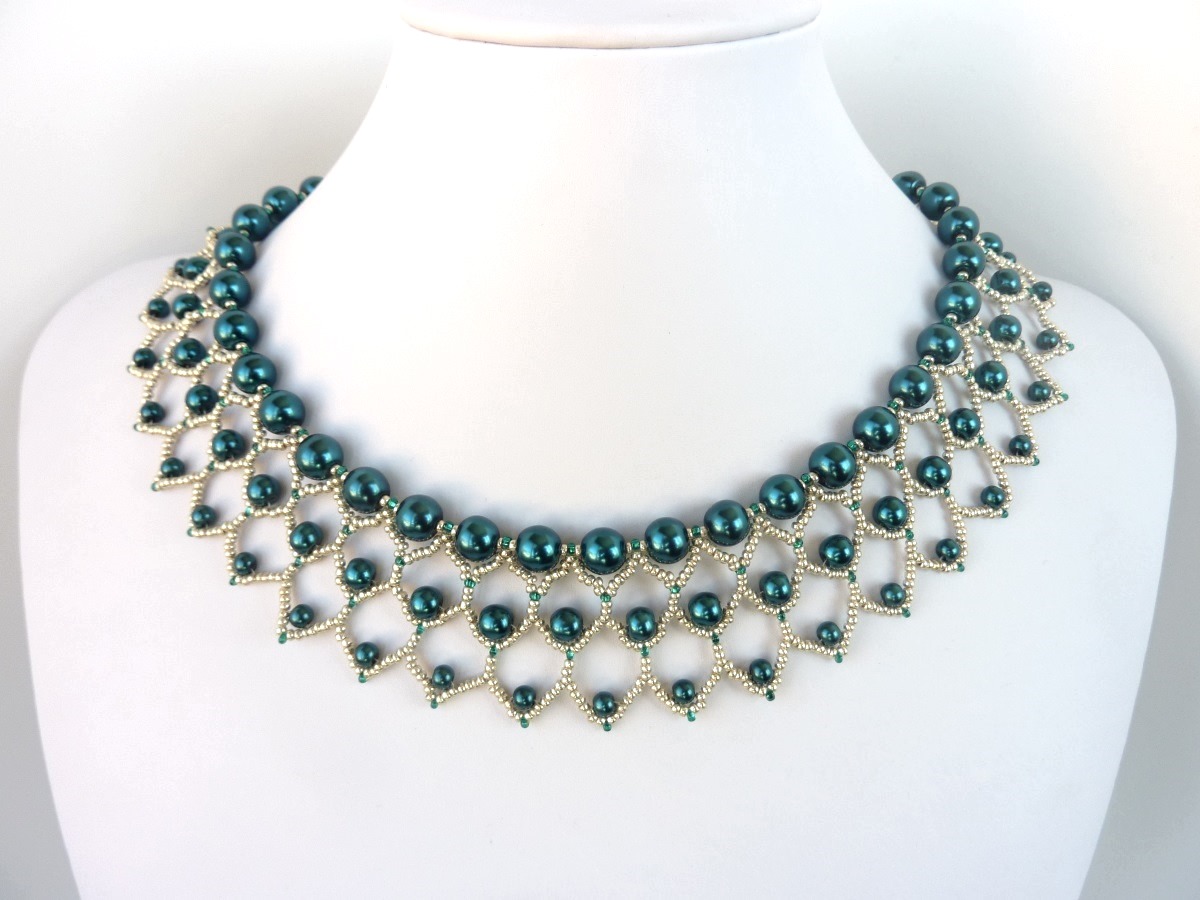 FREE beading pattern: Pearl Petals necklace