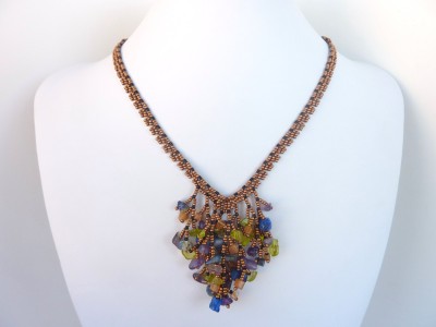 FREE beading pattern for Coraled-V necklace - BeadDiagrams.com
