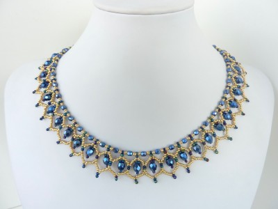 FREE beading pattern for Crystal Petals necklace - BeadDiagrams.com