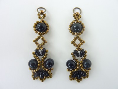 FREE beading pattern for Lotus Lace Earrings - BeadDiagrams.com