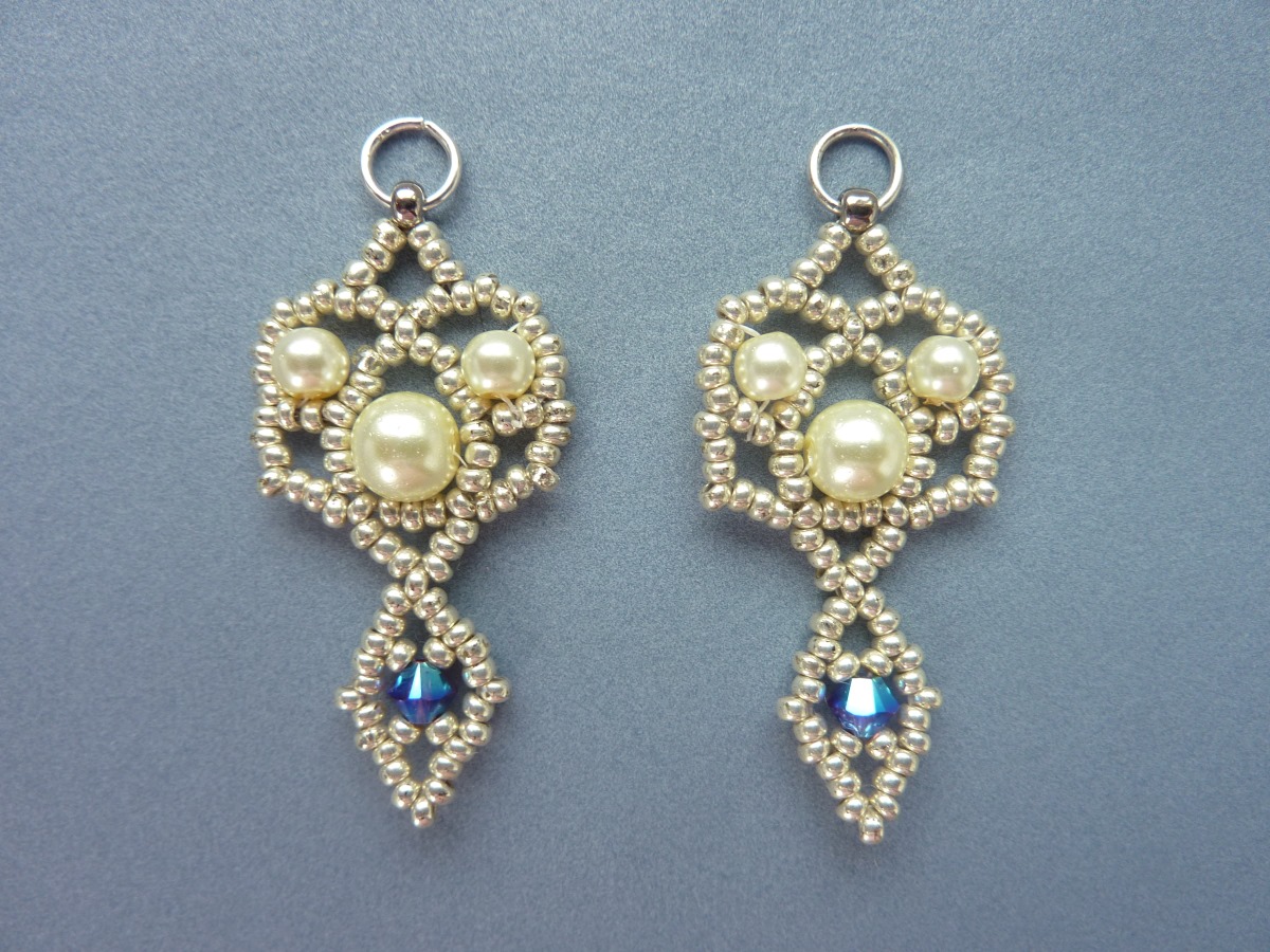 FREE beading pattern: Royal Lace Earrings