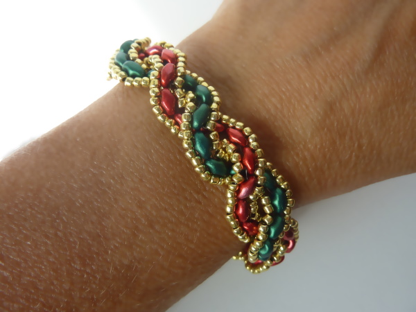 Two Color Macrame Bracelet with Beads - Tutorial « Jewelry